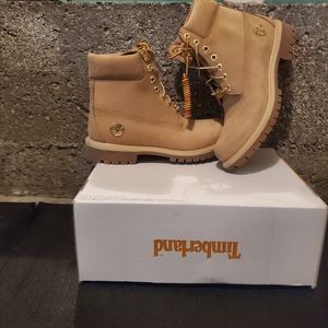 Brand new timberland 6 inch premium waterproof boots men' US size 9.